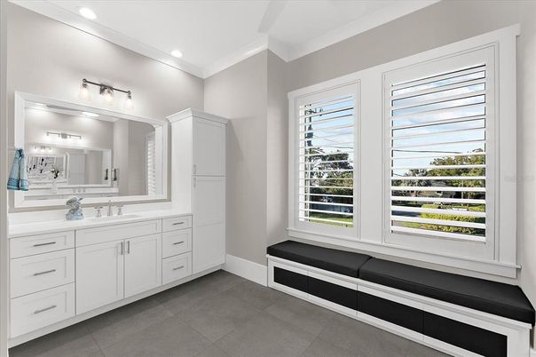 Bathroom, Dual Sink Vanities, Interior, Recessed Lighting