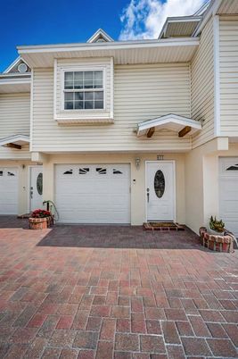 Attached, Exterior, Facade, Rowhouse