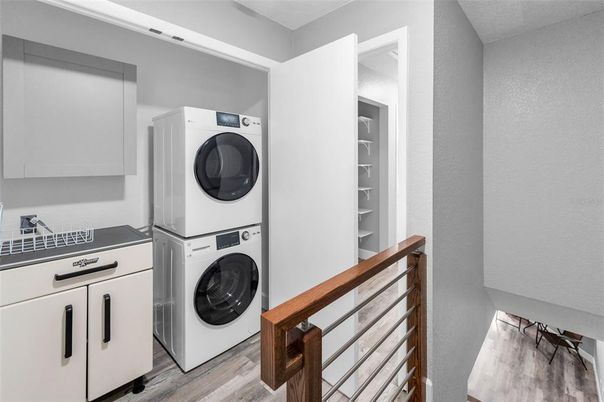 Interior, Utility Closets, Washer, Wood Texture Flooring