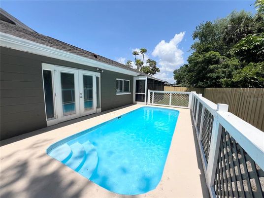 Exterior, Pool