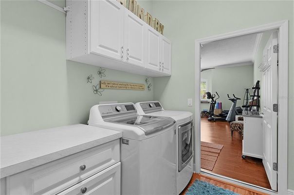 Interior, Washer, Wood Texture Flooring