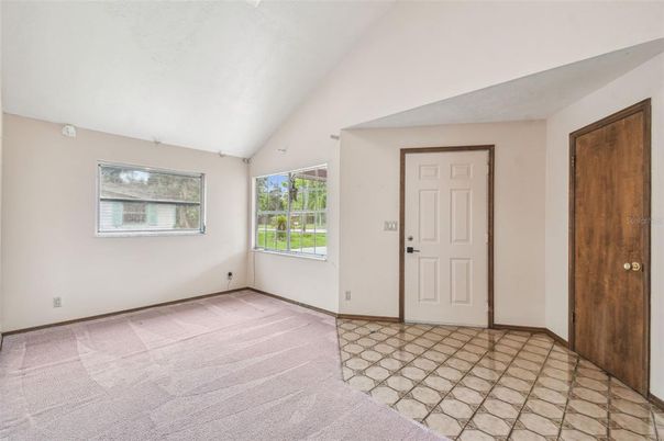 Empty room, Interior
