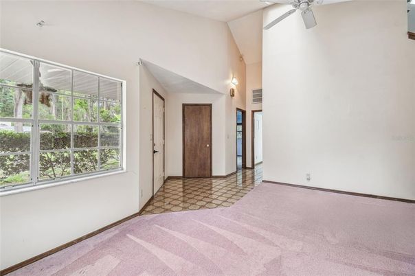 Empty room, Interior