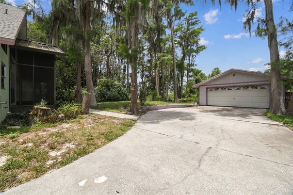 Detached Garage, Exterior