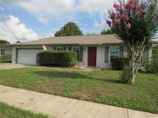 Attached, Exterior, Facade, Ranch