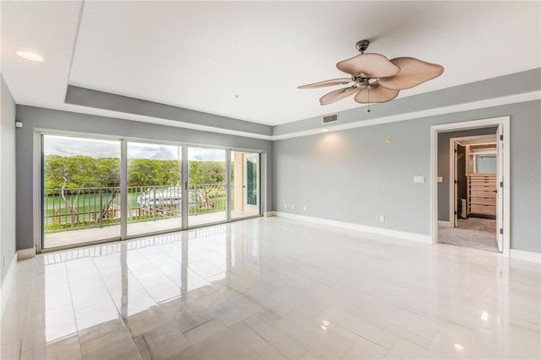 Empty room, Interior, Recessed Lighting