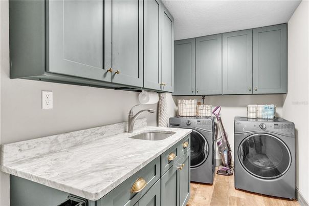 Interior, Washer, Wood Texture Flooring
