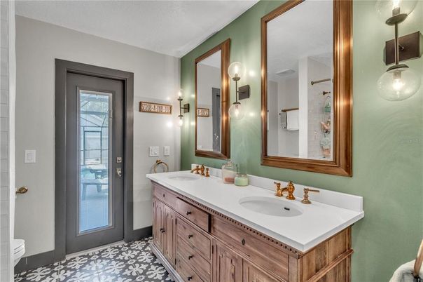 Bathroom, Dual Sink Vanities, Interior