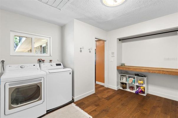 Interior, Washer, Wood Texture Flooring