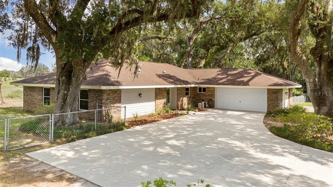 Attached, Exterior, Facade, Brick Facade, Ranch