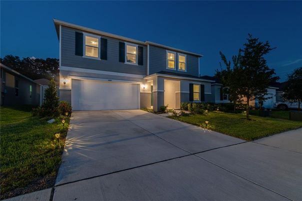 Attached, Exterior, Facade, Modern
