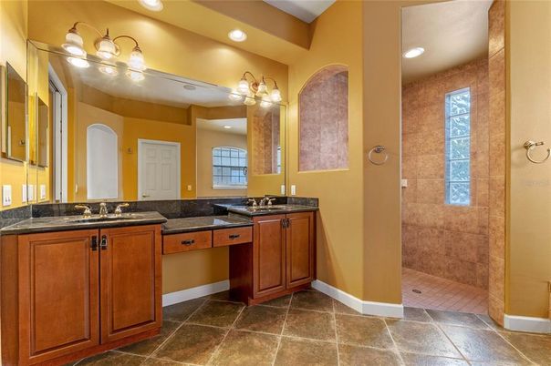 Bathroom, Dual Sink Vanities, Interior, Recessed Lighting
