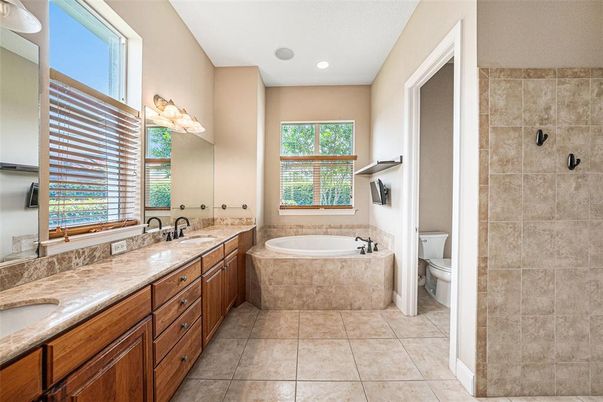 Bathroom, Dual Sink Vanities, Interior, Recessed Lighting