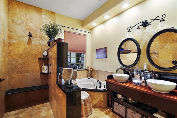 Bathroom, Dual Sink Vanities, Interior, Recessed Lighting