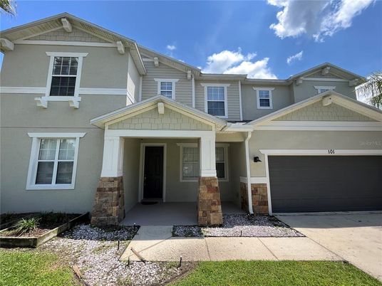 Attached, Exterior, Facade, American Craftsman