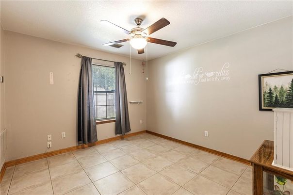 Empty room, Interior