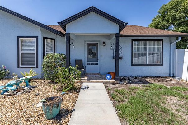 Exterior, Facade, Ranch