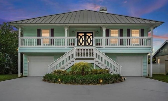 Attached, Exterior, Facade, American Craftsman
