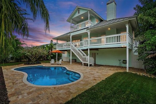 Exterior, Pool