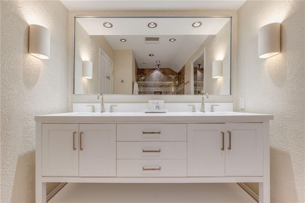 Bathroom, Dual Sink Vanities, Interior, Recessed Lighting
