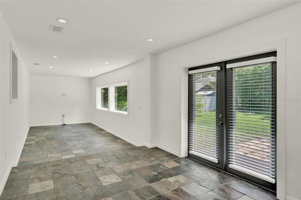 Empty room, Interior, Recessed Lighting
