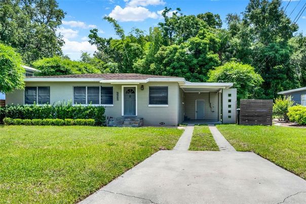 Backyard, Exterior, Facade, Ranch