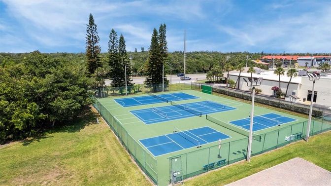 Exterior, Tennis Courts