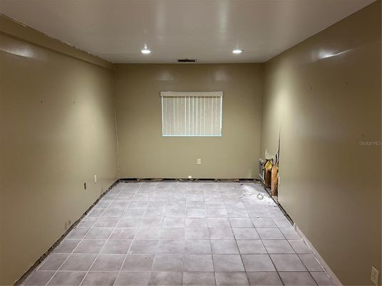 Empty room, Interior, Recessed Lighting