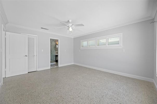 Empty room, Interior