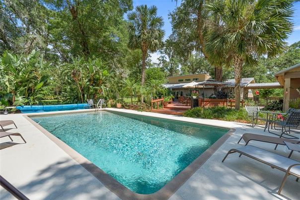 Exterior, Pool
