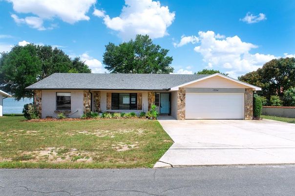 Attached, Exterior, Facade, Ranch