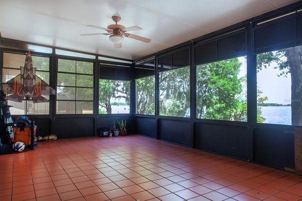 Interior, Sun Room, Water