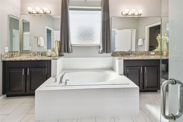 Bathroom, Dual Sink Vanities, Interior