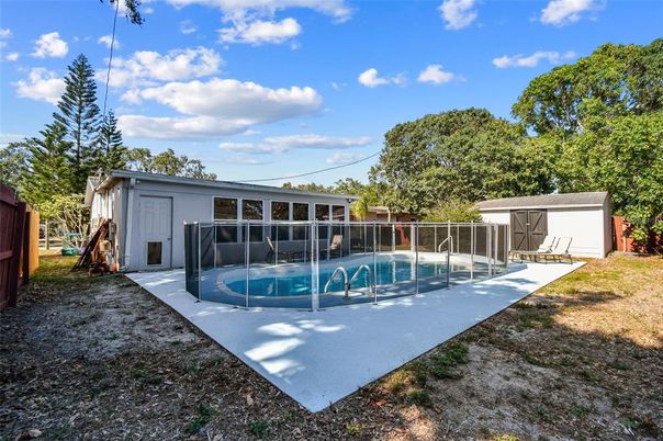 Exterior, Pool