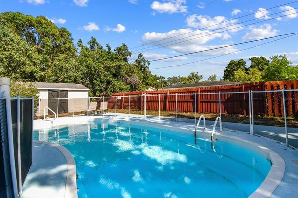 Exterior, Pool