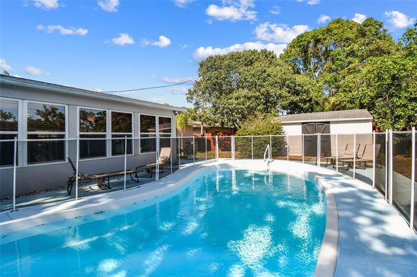 Exterior, Pool
