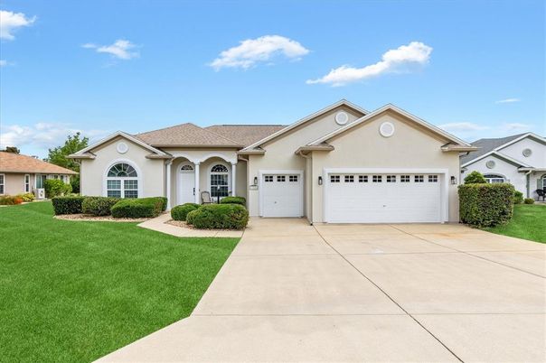 Attached, Exterior, Facade, Ranch