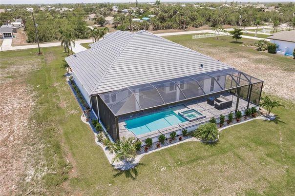 Exterior, Drone
