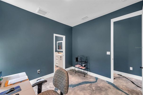 Home Office, Interior