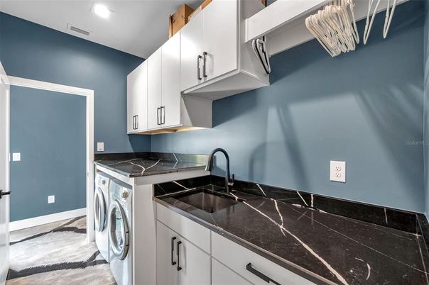 Interior, Kitchen, Recessed Lighting, Washer