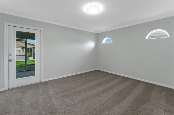 Empty room, Interior