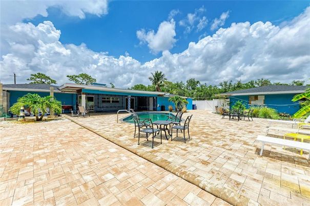 Exterior, Pool