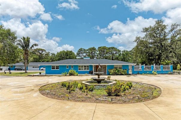Backyard, Exterior, Facade, Ranch