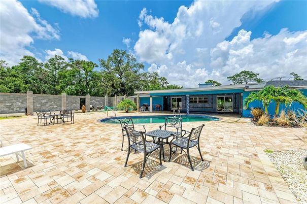 Exterior, Pool