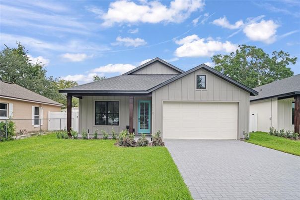 Attached, Exterior, Facade, Ranch