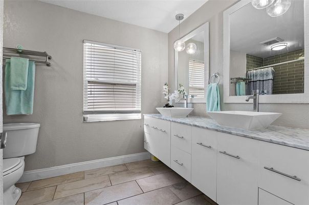 Bathroom, Dual Sink Vanities, Interior, Pendant Lights