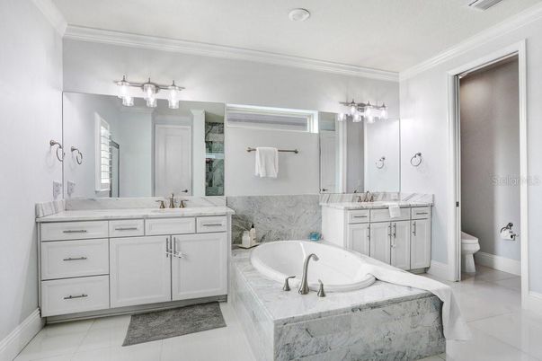 Bathroom, Dual Sink Vanities, Interior, Recessed Lighting