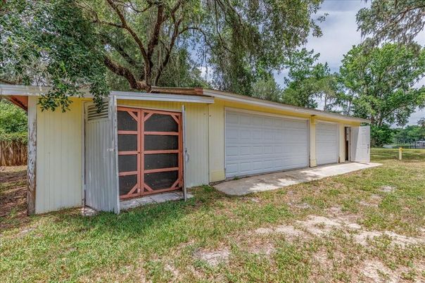 Detached Garage, Exterior