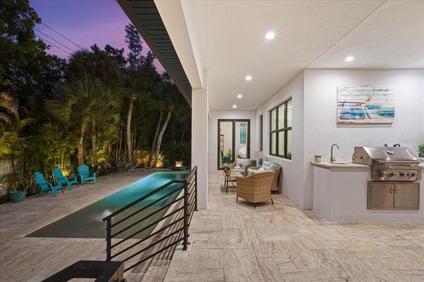 Exterior, Pool