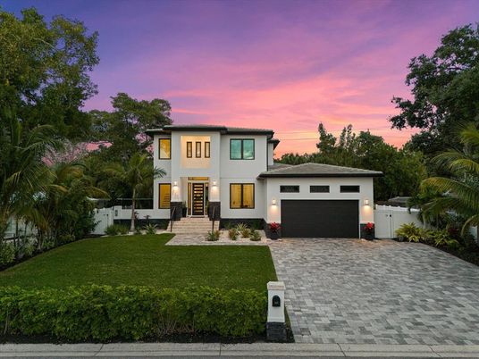 Attached, Exterior, Facade, Mediterranean